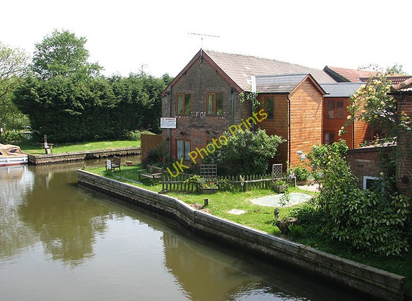 Photo 6"x4" Riverside houses Cat's Common c2008
