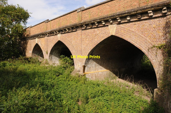 Photo 6"x4" Arches leading to Albert Bridge Windsor\/SU9676 c2011