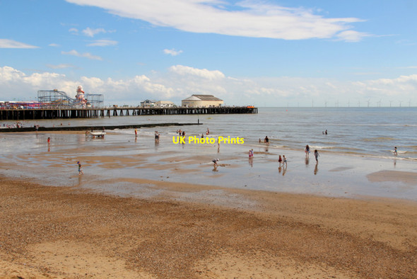Photo 6"x4" Clacton Beach and Pier, Essex Clacton-On-Sea c2011