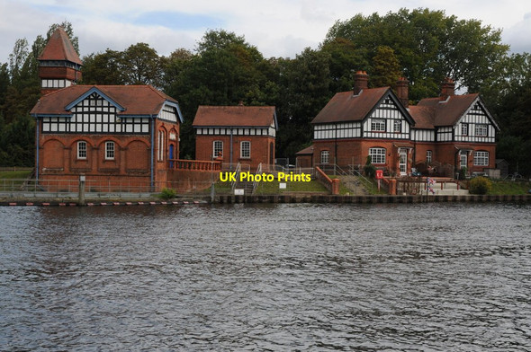 Photo 6"x4" Hythe Pumping Station Egham c2011