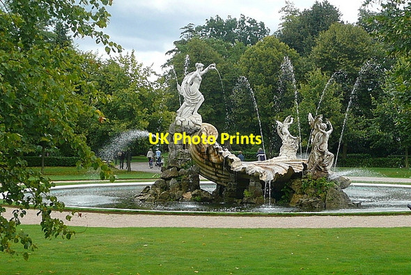 Photo 6"x4" Cliveden, the fountain Widmoor c2011 P1