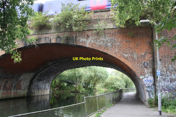 Photo 6"x4" Horseshoe railway bridge Reading c2011
