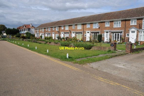 Photo 6"x4" Houses near Penton Hook Staines c2011
