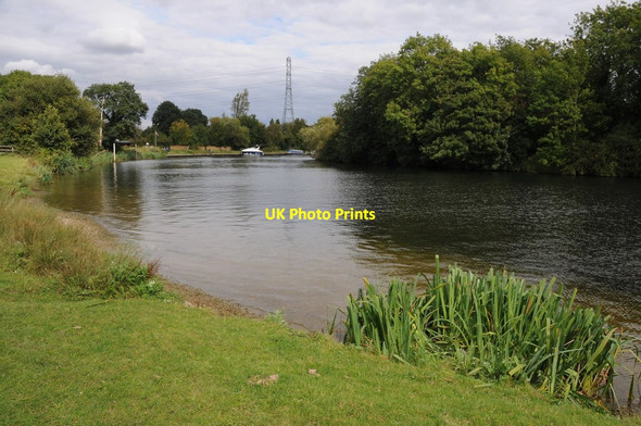 Photo 6"x4" River Thames near Chertsey Chertsey c2011