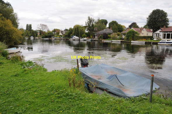 Photo 6"x4" River Thames near Weybridge Addlestone c2011