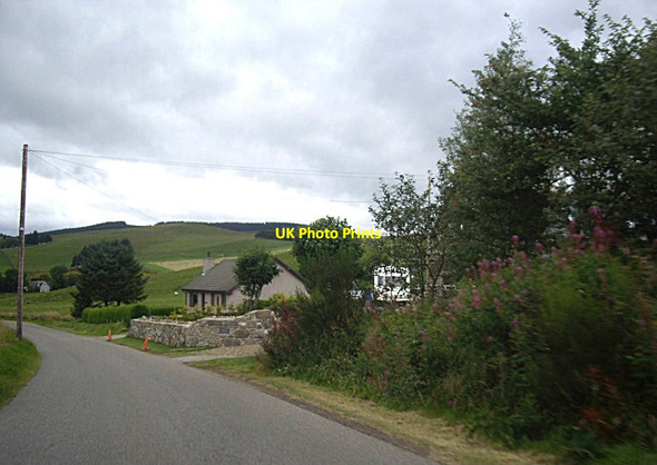 Photo 6"x4" At a bend in the A941 Rhynie\/NJ4927 c2011
