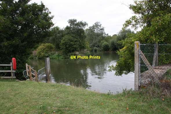 Photo 6"x4" View across the Thames at Day's Lock Little Wittenham c2011