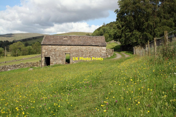 Photo 6"x4" Barn beside Dales Way at Clint Cowgill\/SD7587 c2011