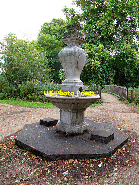 Photo 6"x4" Memorial fountain in Wandle Park Merton\/TQ2569 c2011