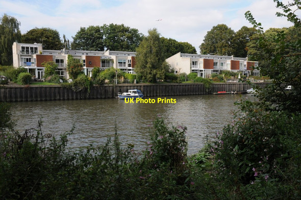 Photo 6"x4" Houses on Eel Pie Island Twickenham c2011