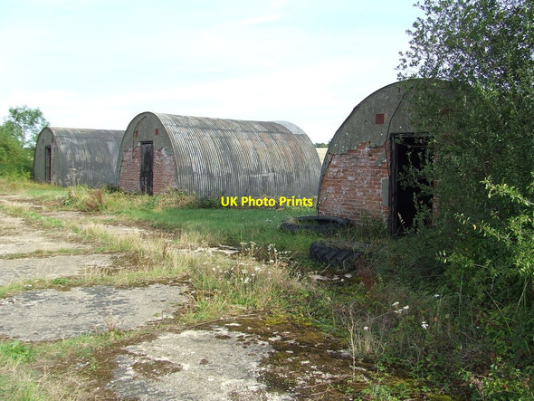 Photo 6"x4" Three Old Nissen Huts Burton End\/TL6249 c2011