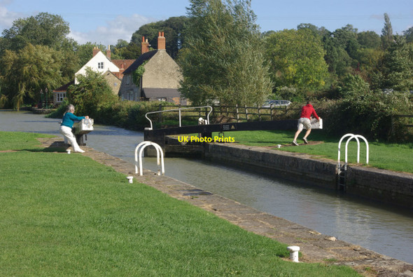 Photo 6"x4" Seend Lock, Kennet & Avon Canal Redstocks c2011
