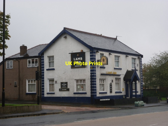 Photo 6"x4" The Lamb Inn on Oldham Road Failsworth c2011