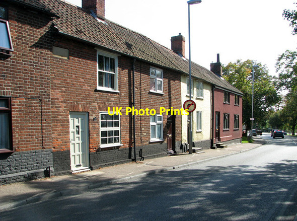Photo 6"x4" Cottages in Avenue Road, Wymondham Wymondham\/TG1101 c2011
