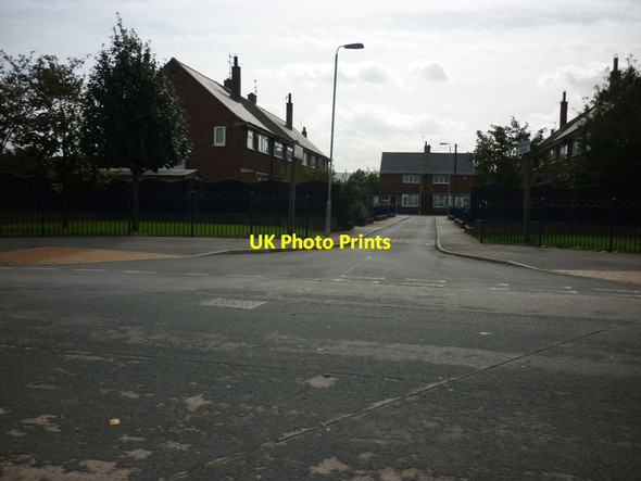 Photo 6"x4" Bransdale Grove off Bilsdale Grove Marfleet c2011