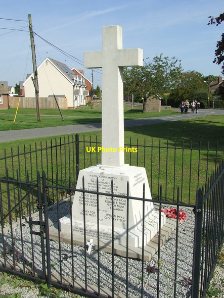 Photo 6"x4" War Memorial Hoggard's Green c2011