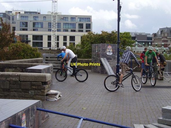Photo 6"x4" Warming up Bristol c2011