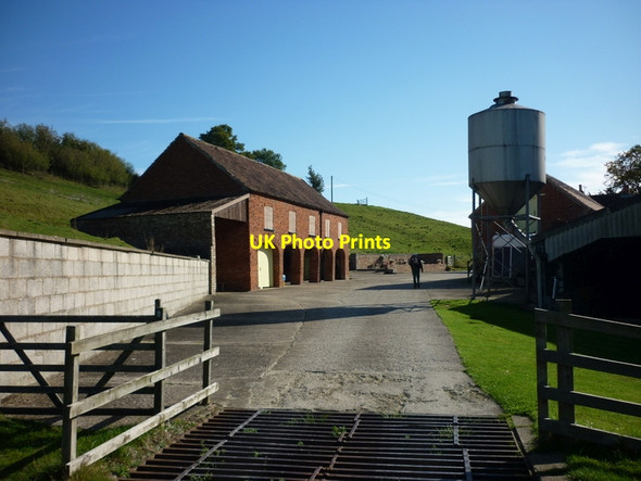 Photo 6"x4" Wood House Farm on the Wolds Way North Grimston c2011