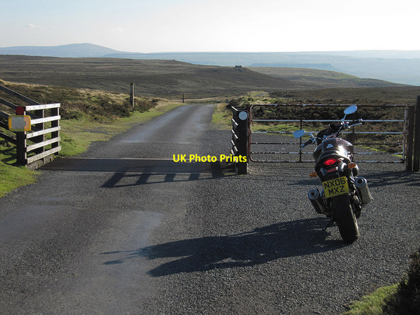 Photo 6"x4" Cattle grid near Fleak Moss Crackpot c2011