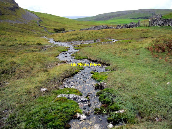 Photo 6"x4" Moughton Sike, Crummack Dale Wharfe c2011