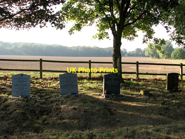Photo 6"x4" St Peter's churchyard, Carlton Saxmundham c2011 P1