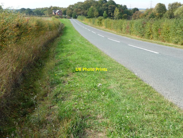 Photo 6"x4" Wide verge and narrow verge Hooton Pagnell c2011