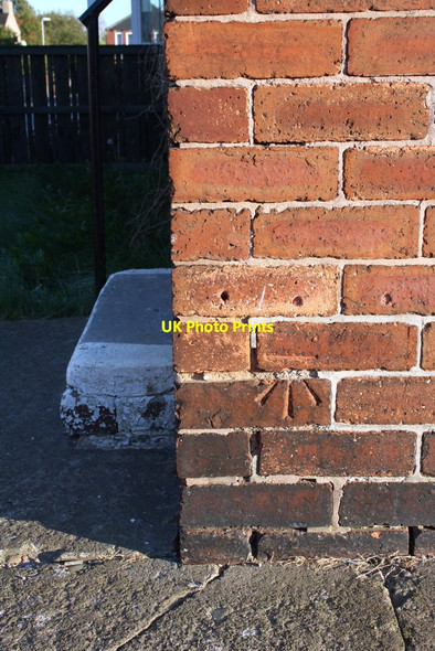 Photo 6"x4" Benchmark on #8 Kings Road Broomhill\/SE4102 c2011