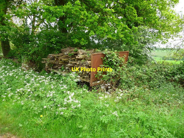 Photo 6"x4" East Dean - Abandoned Trailer East Dean\/SU2726 c2011