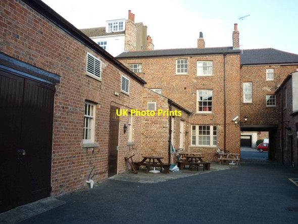 Photo 6"x4" The courtyard of the Sea Horse Hotel York\/SE5951 c2011