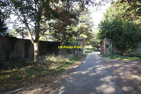 Photo 6"x4" The Manor Gates Milton\/SU4892 c2011