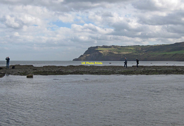 Photo 6"x4" On the rocks in Robin Hood's Bay Fylingthorpe c2011