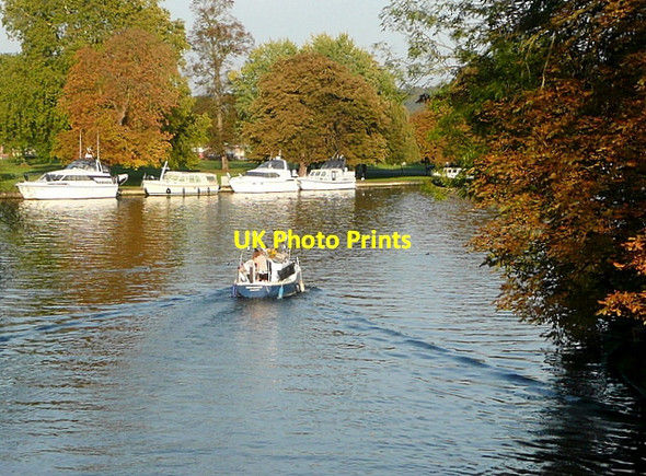 Photo 6"x4" Leaving Hurley lock Danesfield c2011