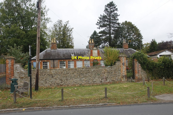 Photo 6"x4" Almshouses over the wall Culham c2011