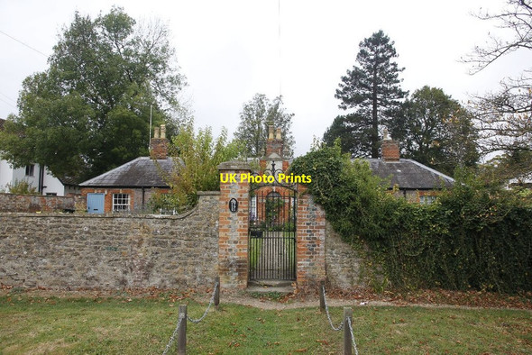 Photo 6"x4" Gate to the almshouses Culham c2011