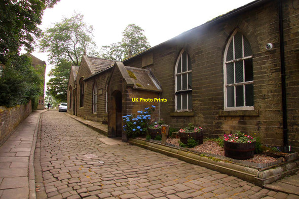 Photo 6"x4" The Old School Room in Church Street Haworth c2011