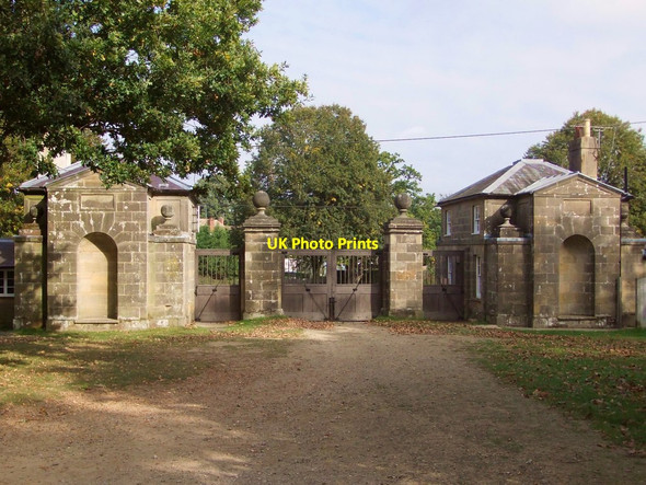 Photo 6"x4" Gatehouses, Kennel Lodge, Petworth Park Hampers Green c2011