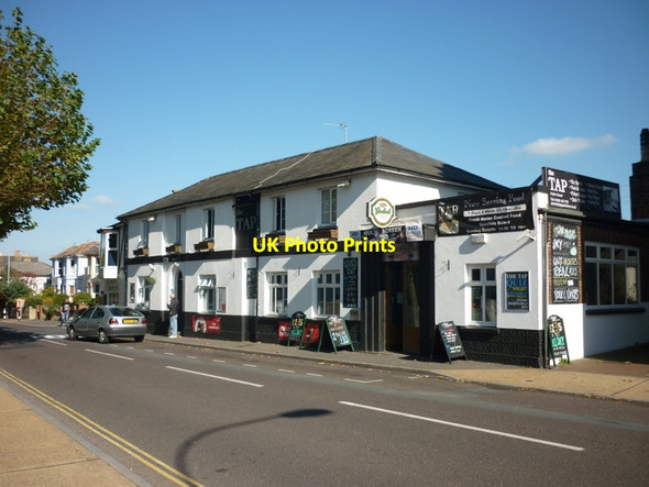 Photo 6"x4" The Tap public house on Avenue Road, Sandown Sandown c2011