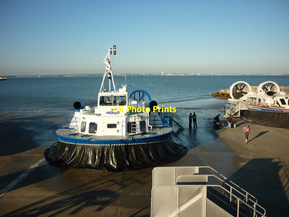 Photo 6"x4" The Portsmouth Hovercraft at Ryde Ryde c2011