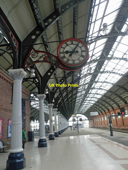 Photo 6"x4" Platform 4 Darlington railway station Darlington c2011