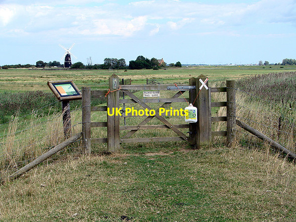 Photo 6"x4" A gate on the footpath beside the River Yare Burgh Castle\/TG4804 c2011