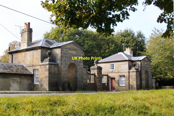 Photo 6"x4" Gatehouses, Kennel Lodge, Petworth Park - seen from the green Hampers Green c2011