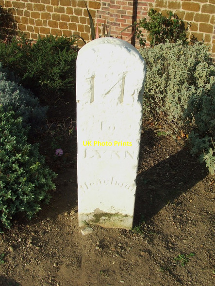 Photo 6"x4" Old Milestone Hunstanton c2011
