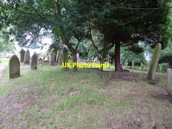 Photo 6"x4" St Chad's, Graveyard Lea Forge c2011