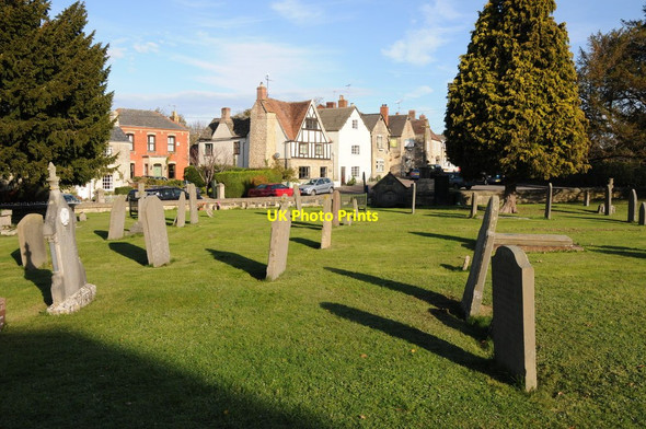 Photo 6"x4" The churchyard, Leonard Stanley Leonard Stanley c2011