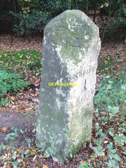 Photo 6"x4" Old Milepost Epping c2011