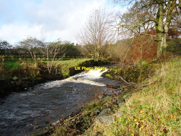 Photo 6"x4" Haughhead, Kirk Burn weir Clachan of Campsie c2011
