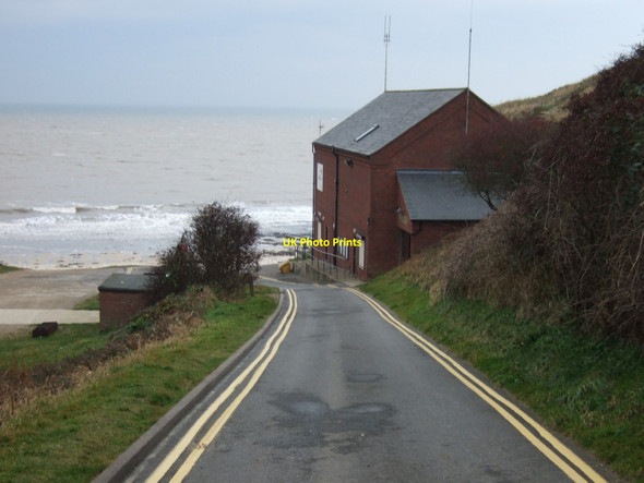 Photo 6"x4" Track down to Lifeboat Station Flamborough c2011