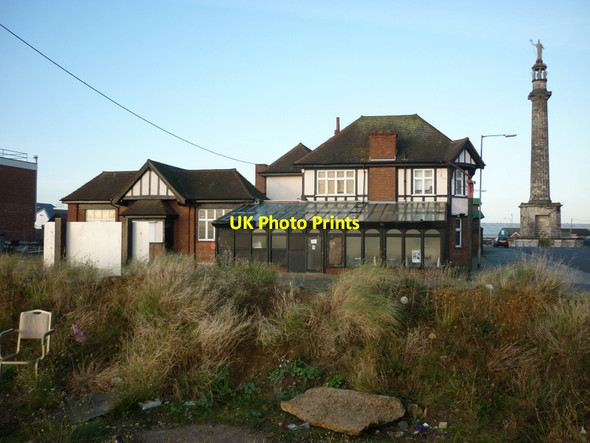 Photo 6"x4" A disused public house on South Beach Parade Great Yarmouth c2011