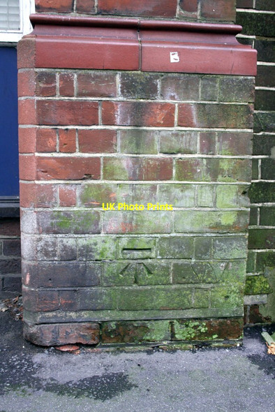 Photo 6"x4" Benchmark on #12 Endless Street (Salt Lane face) Salisbury c2011