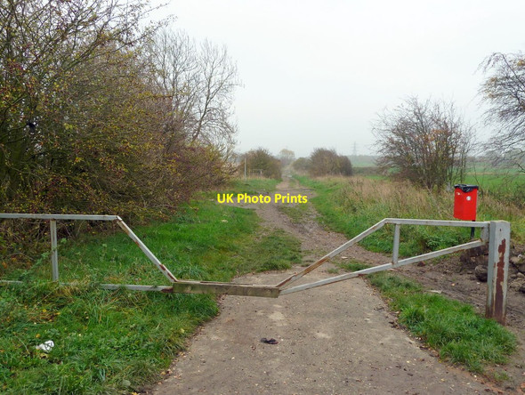 Photo 6"x4" Gateway to the Trans Pennine Trail? Bolton Upon Dearne c2011